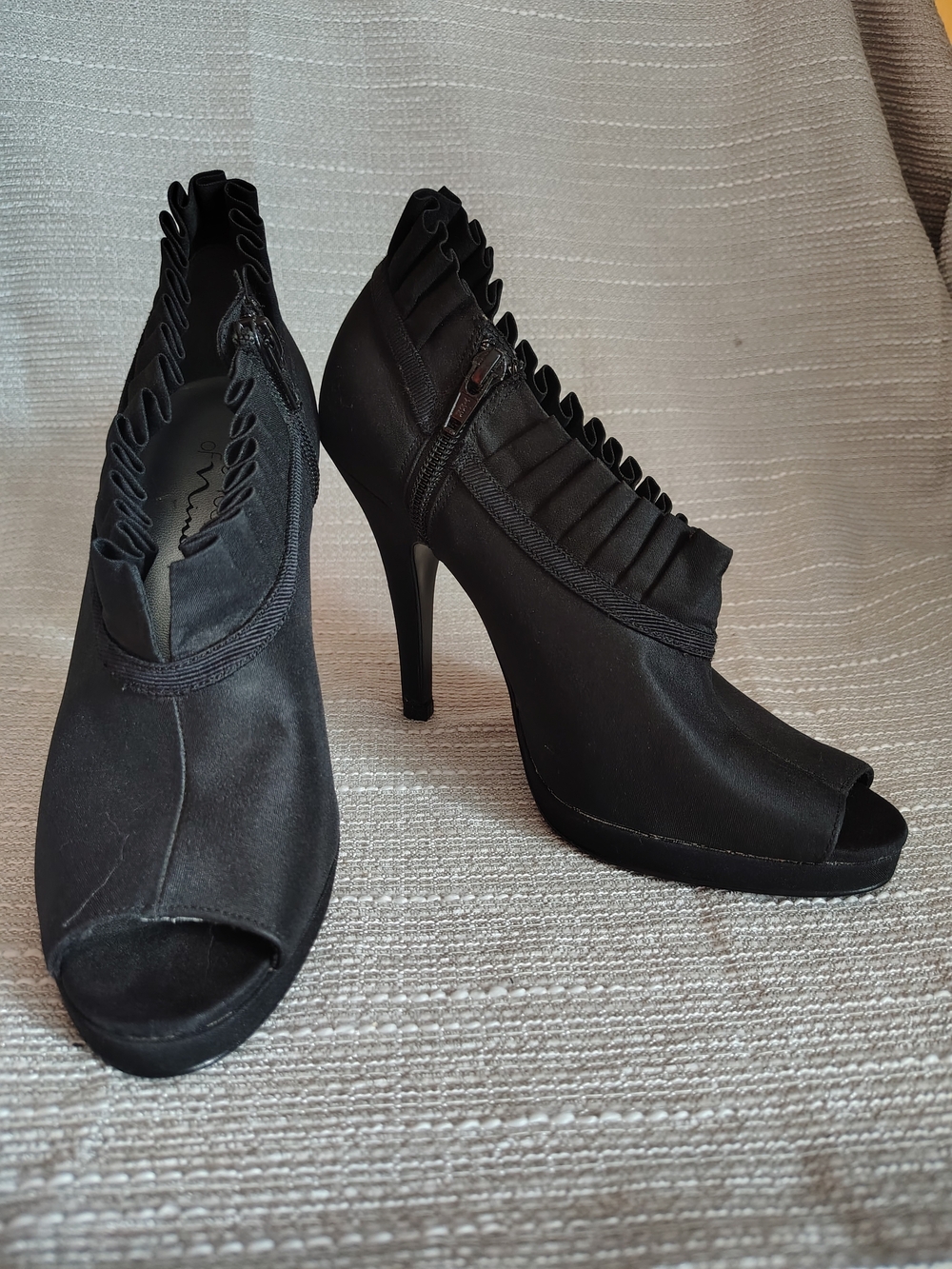 Nina "The Touch of Nina" Black Satin Peep Toe Platform Booties Heels Size 7.5M